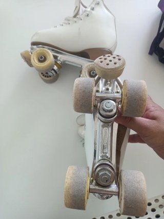 Patines blancos de patinaje artístico