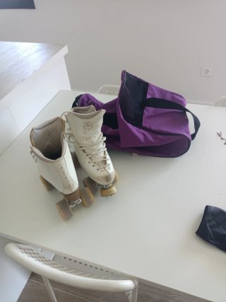 Patines blancos de patinaje artístico