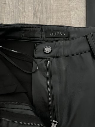 Pantalones Guess efecto piel negros