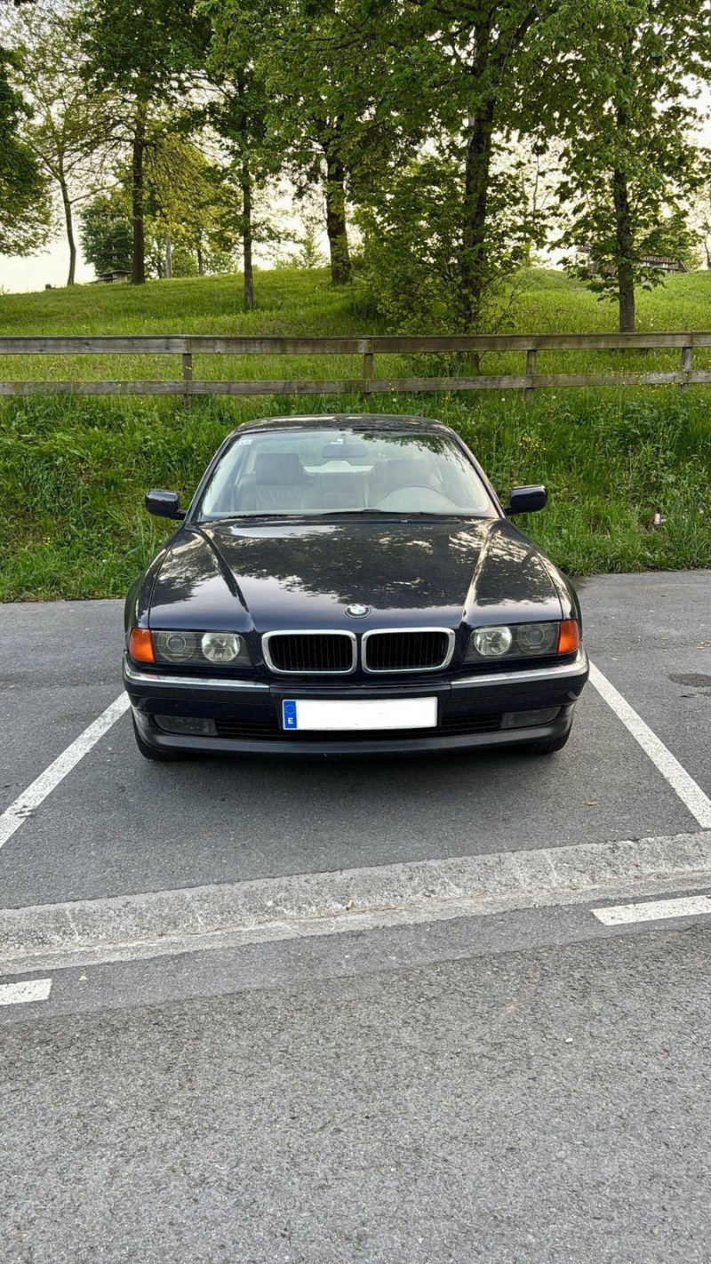 BMW 728i - foto 1