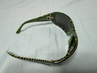 Gafas de sol marrones y verdes