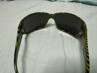 Gafas de sol marrones y verdes