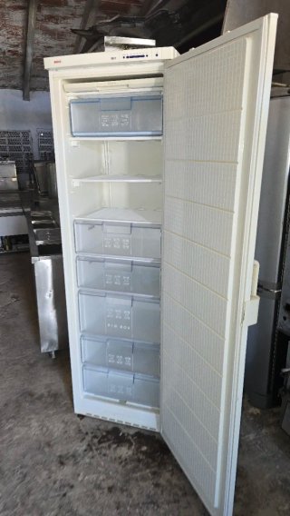 Congelador vertical Bosch cajones