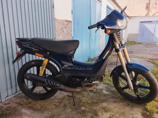 Derbi Variant Revolution Negra