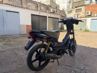 Derbi Variant Revolution Negra