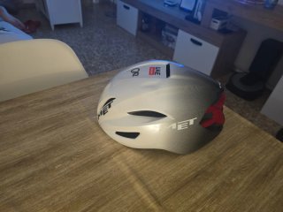 Casco MET Manta