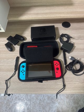 Nintendo Switch Azul/Rojo + Accesorios
