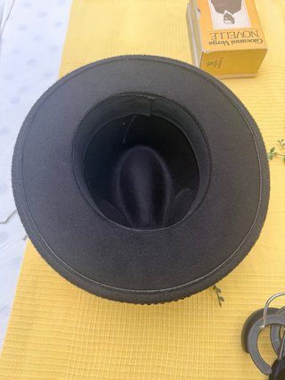 Sombrero Fedora Pedrería Resina Verde Dorado