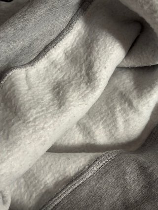 Sudadera gris con estampado de panda