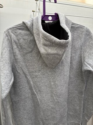 Sudadera gris con estampado de panda