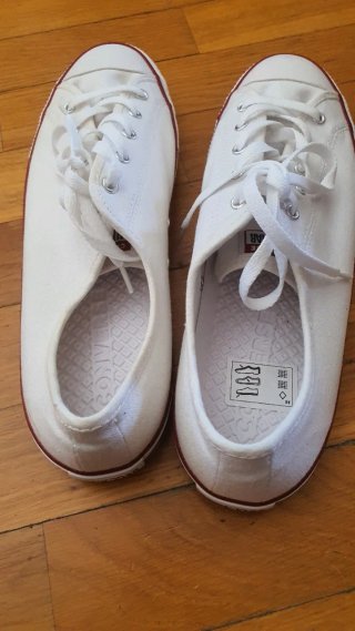 Converse blancas suela baja sin usar