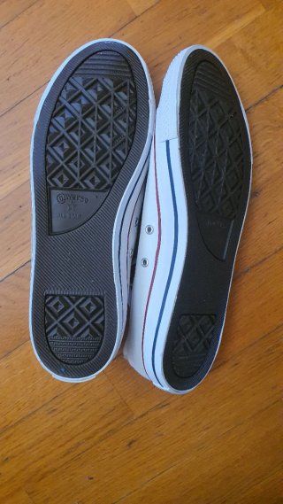 Converse blancas suela baja sin usar