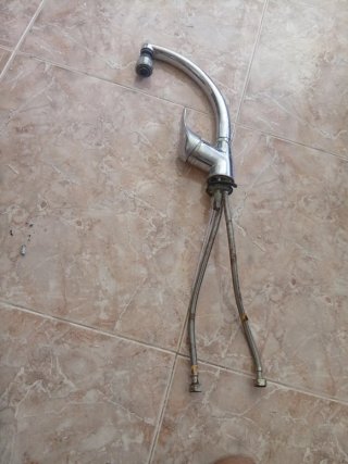Grifo de cocina plateado