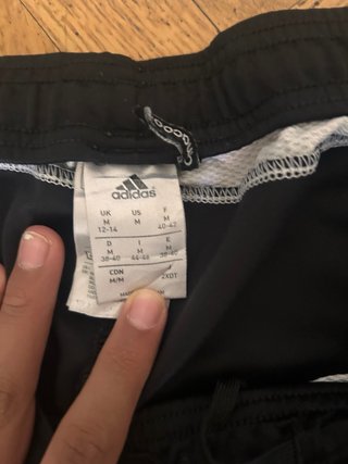 Pantalón Adidas Negro con Rayas Blancas