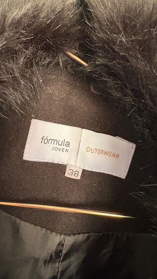 Chaqueta negra con cuello de pelo Talla S