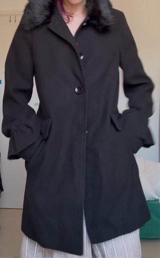 Chaqueta negra con cuello de pelo Talla S