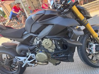 Ducati Streetfighter v4S Negra