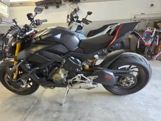 Ducati Streetfighter v4S Negra