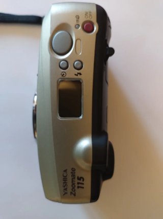 Macchina fotografica Yashica Zoomate 115