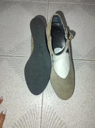 Zapatos de cuña beige