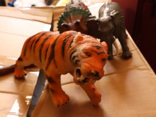 Lote dinosaurios y animales salvajes de juguete