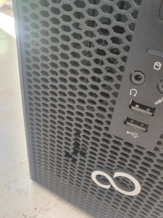 Ordenador Fujitsu Negro