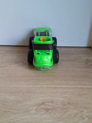 Coche dinosaurio verde con cochecito