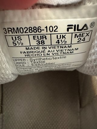 Zapatillas Fila Blancas y Beige
