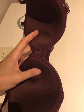 Sujetador Calvin Klein púrpura con encaje