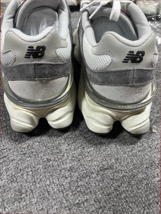 New Balance 9060 Gris Talla 42