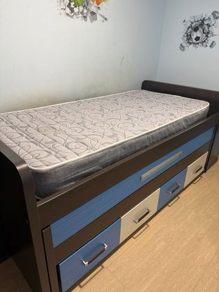 Letto a castello con scrivania e scarpiera, set.