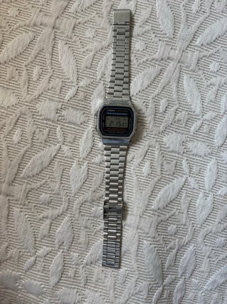 Reloj Casio Digital Negro y Plateado