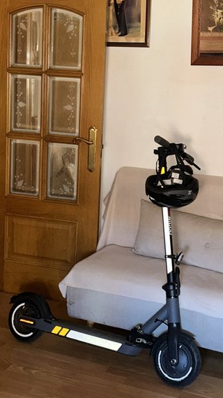 Patinete eléctrico gris