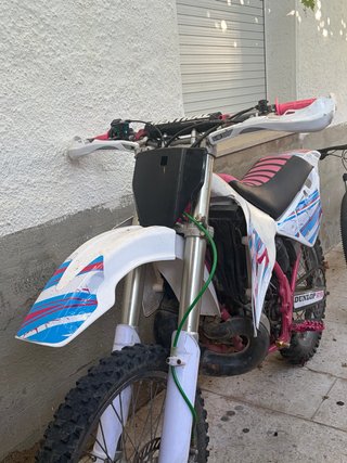 Yamaha YZ 1991 Chasis Rosa y Tanque Blanco