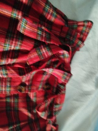 Falda de cuadros roja y negra