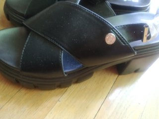 Sandalias Refresh negras sin estrenar + cinturón.