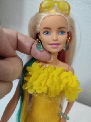 Muñeca Barbie con pelo multicolor