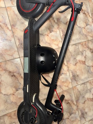 Patinete eléctrico negro