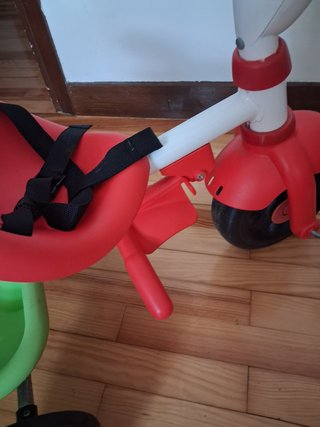 Triciclo infantil rojo y verde