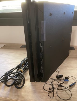 PS4 Pro 1TB + 2 Mandos + Base Carga +6 Juegos