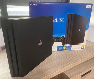 PS4 Pro 1TB + 2 Mandos + Base Carga +6 Juegos