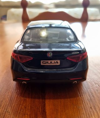 Alfa Romeo Giulia Burago 1:24 Metallo