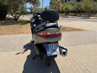 Suzuki Burgman 200 gris