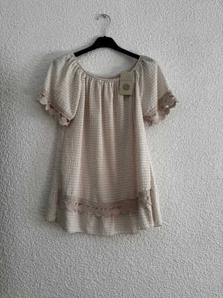 Blusa juvenil beige con encaje