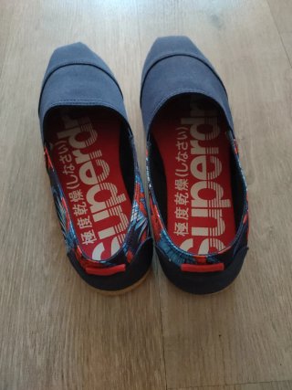 Alpargatas Superdry  Azul oscuro y Floral Logo