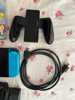 Nintendo Switch + 2 Juegos Pokémon