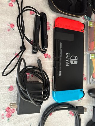 Nintendo Switch + 2 Juegos Pokémon