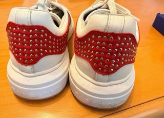 Scarpe John Richmond bianche con dettagli rossi