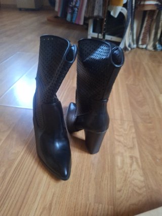 Botines negros nuevos