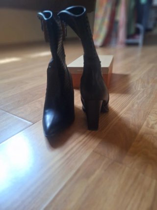 Botines negros nuevos